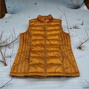 32 Degrees Women's Shiny Gold Vest